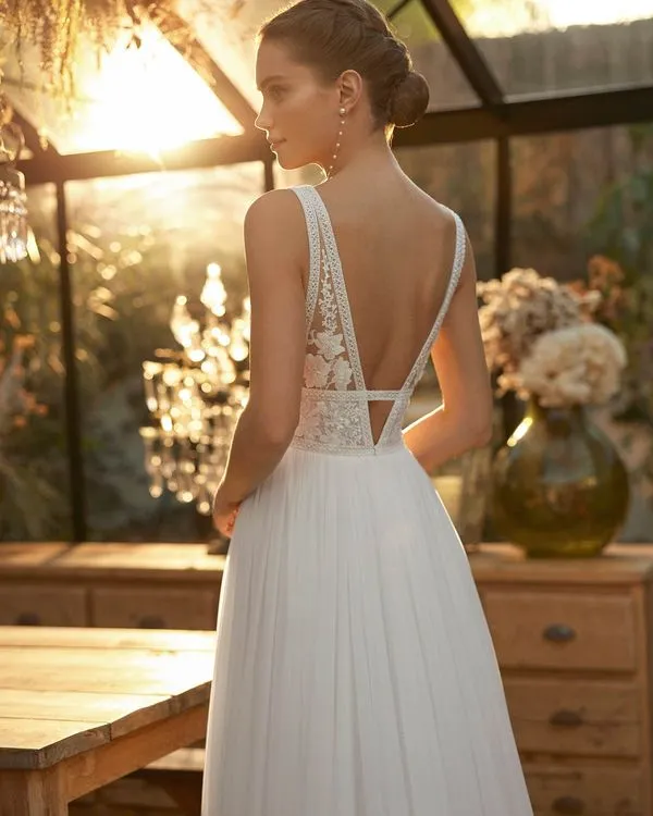 Col en V Robe de Mariée Bohème – Image 4