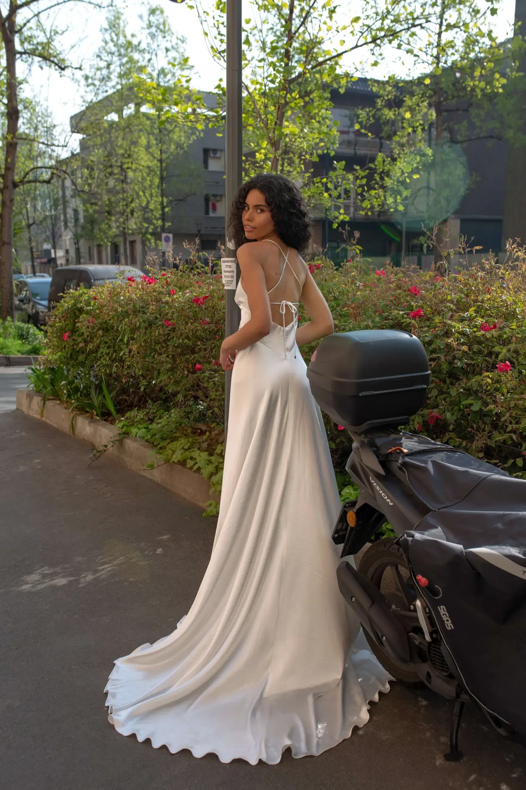 Femme Robe de Mariée Bohème – Image 3