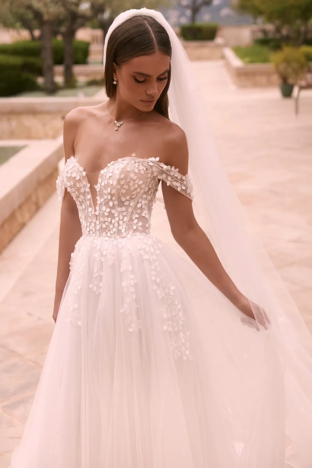 Robe de Mariée Bohème à Fleurs – Image 4