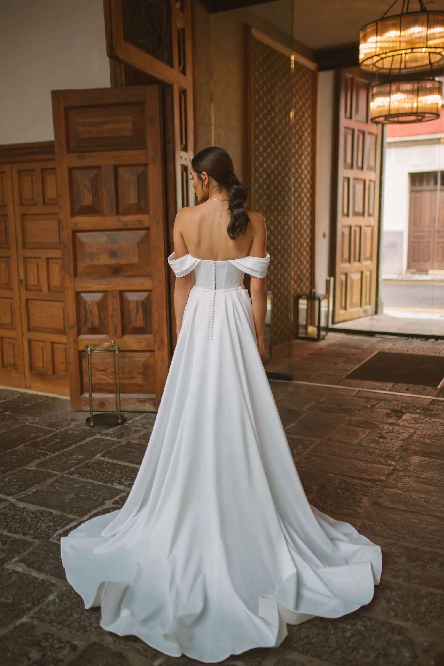 Robe de Mariée Bohème Asymétrique – Image 3