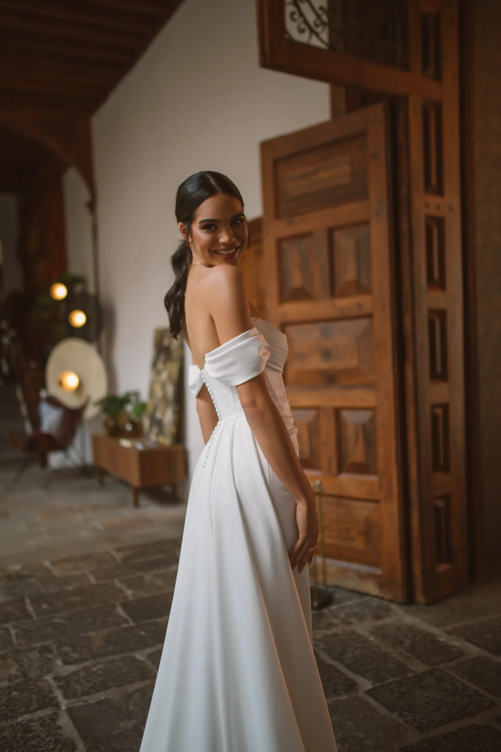 Robe de Mariée Bohème Asymétrique – Image 2