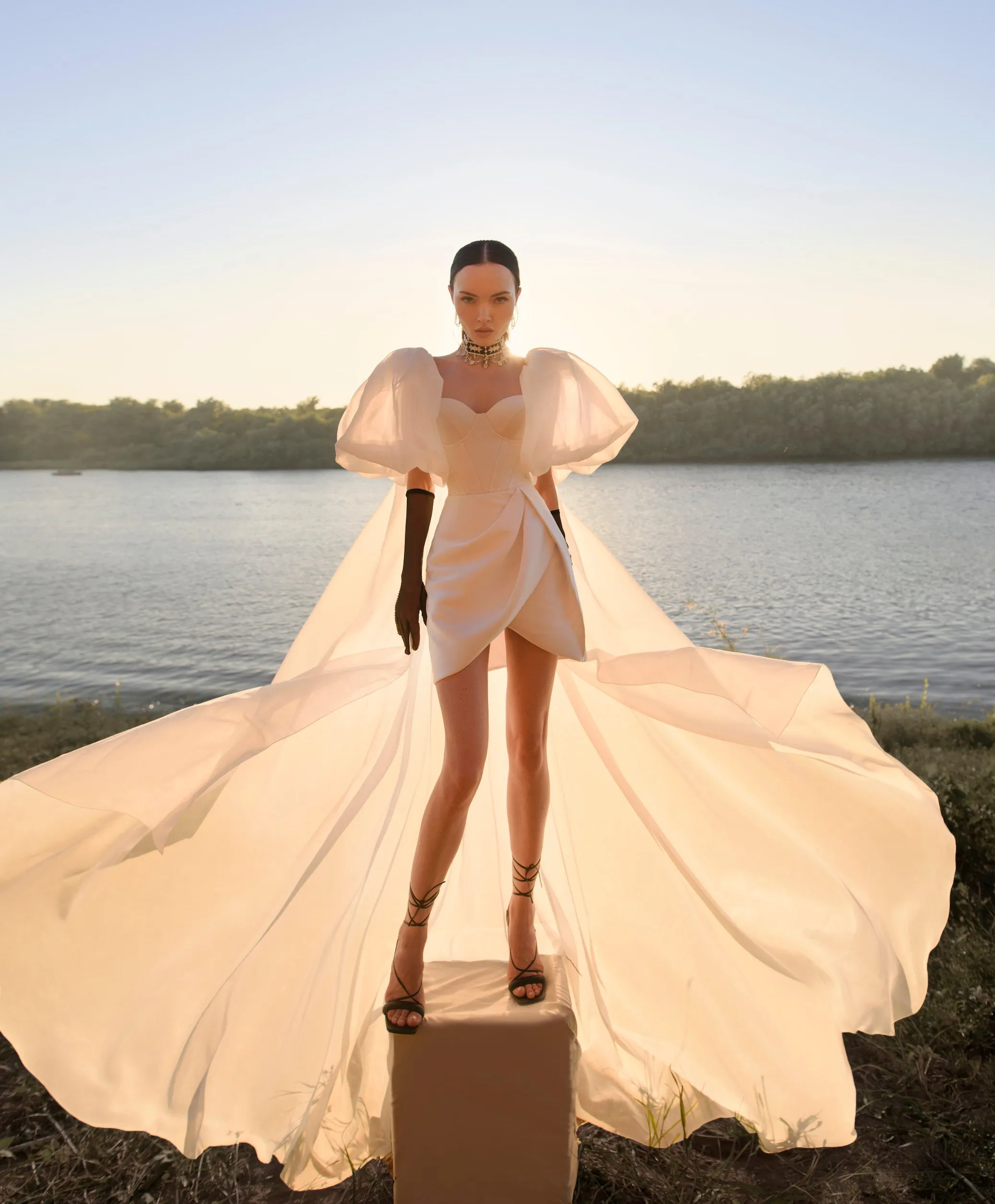 Robe de Mariée Courte Bohème Chic