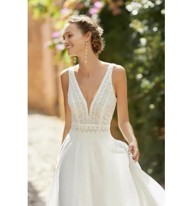 Simple Fluide Robe de Mariée Bohème – Image 3