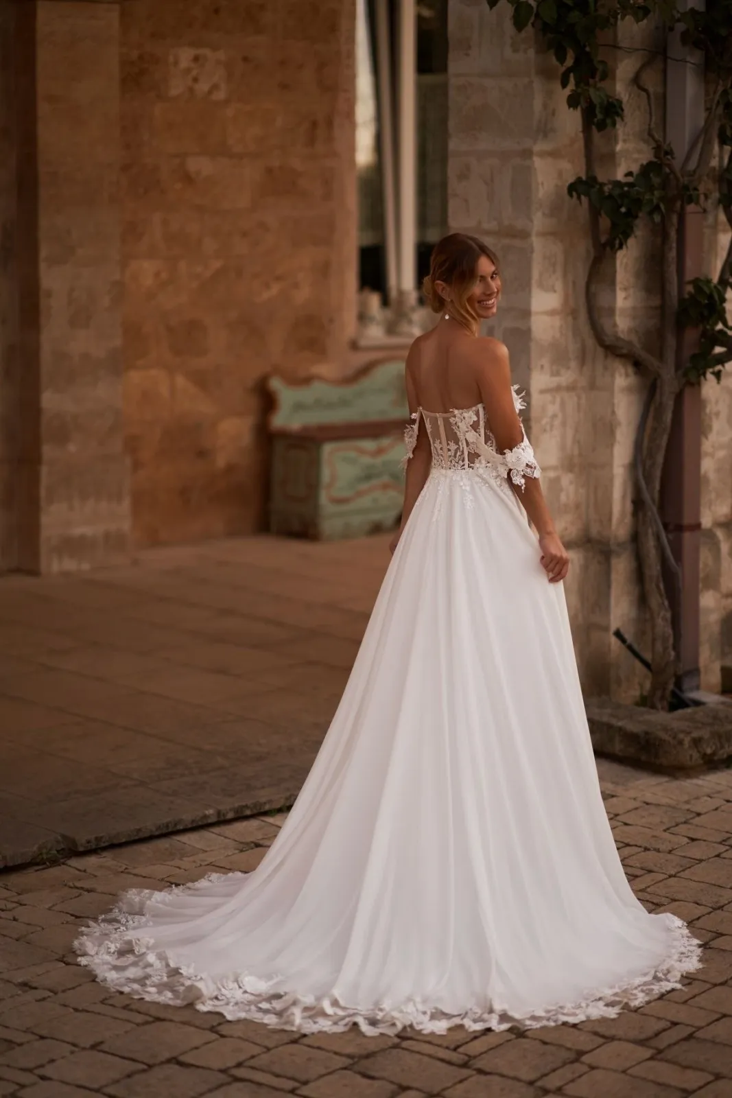 Robe de Mariée Bohème Trapèze en Mousseline Fluide – Image 3