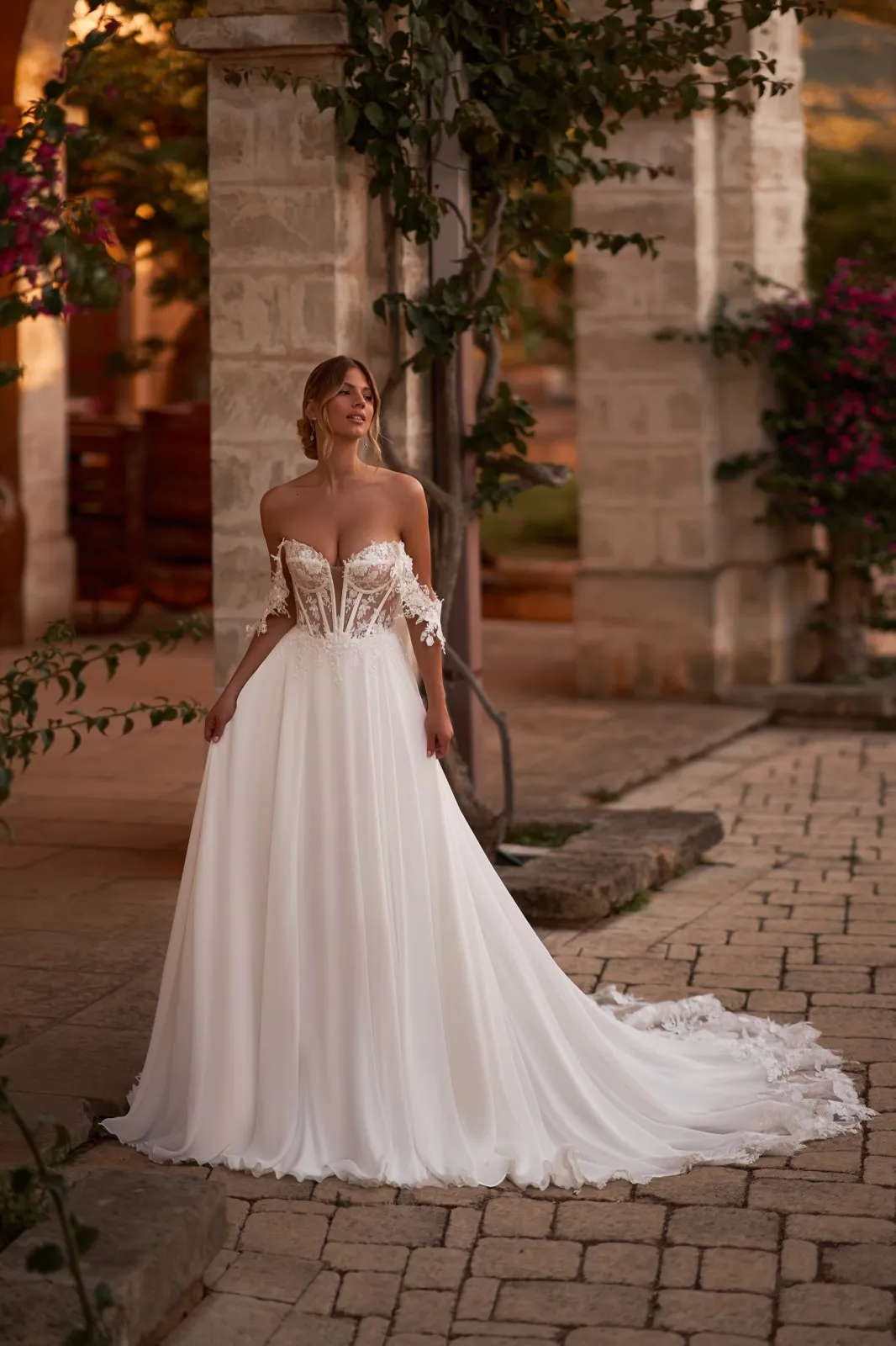 Robe de Mariée Bohème Trapèze en Mousseline Fluide – Image 4