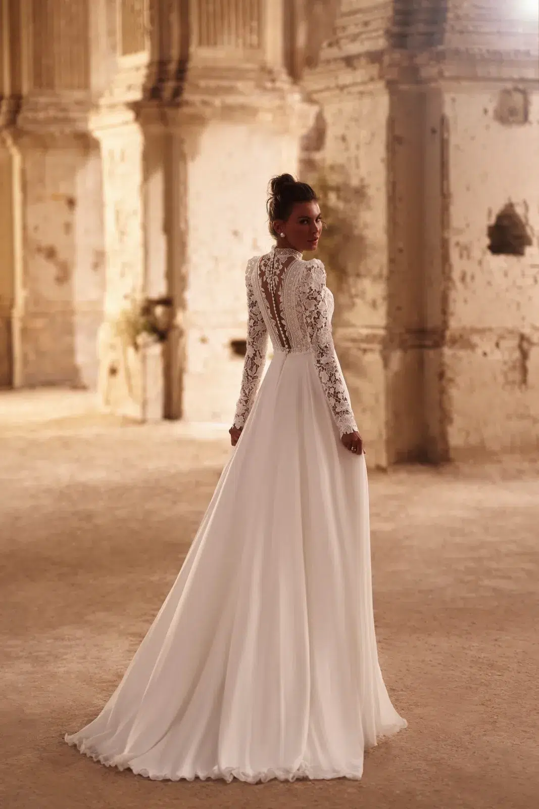Robe de Mariée Bohème en Dentelle Manches Longues avec Fente – Image 4