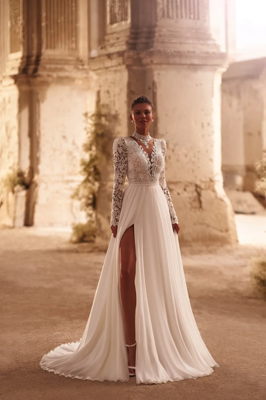 Robe de Mariée Bohème en Dentelle Manches Longues avec Fente