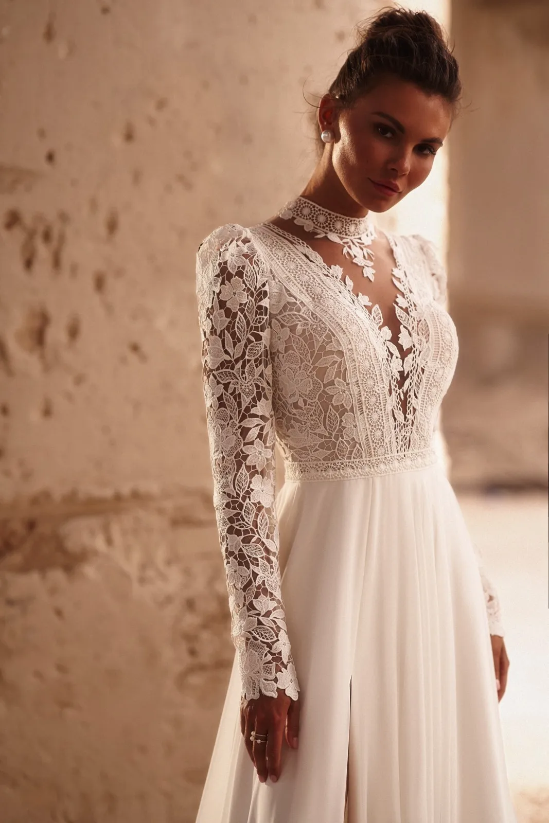 Alternative view of Robe de Mariée Bohème en Dentelle Manches Longues avec Fente