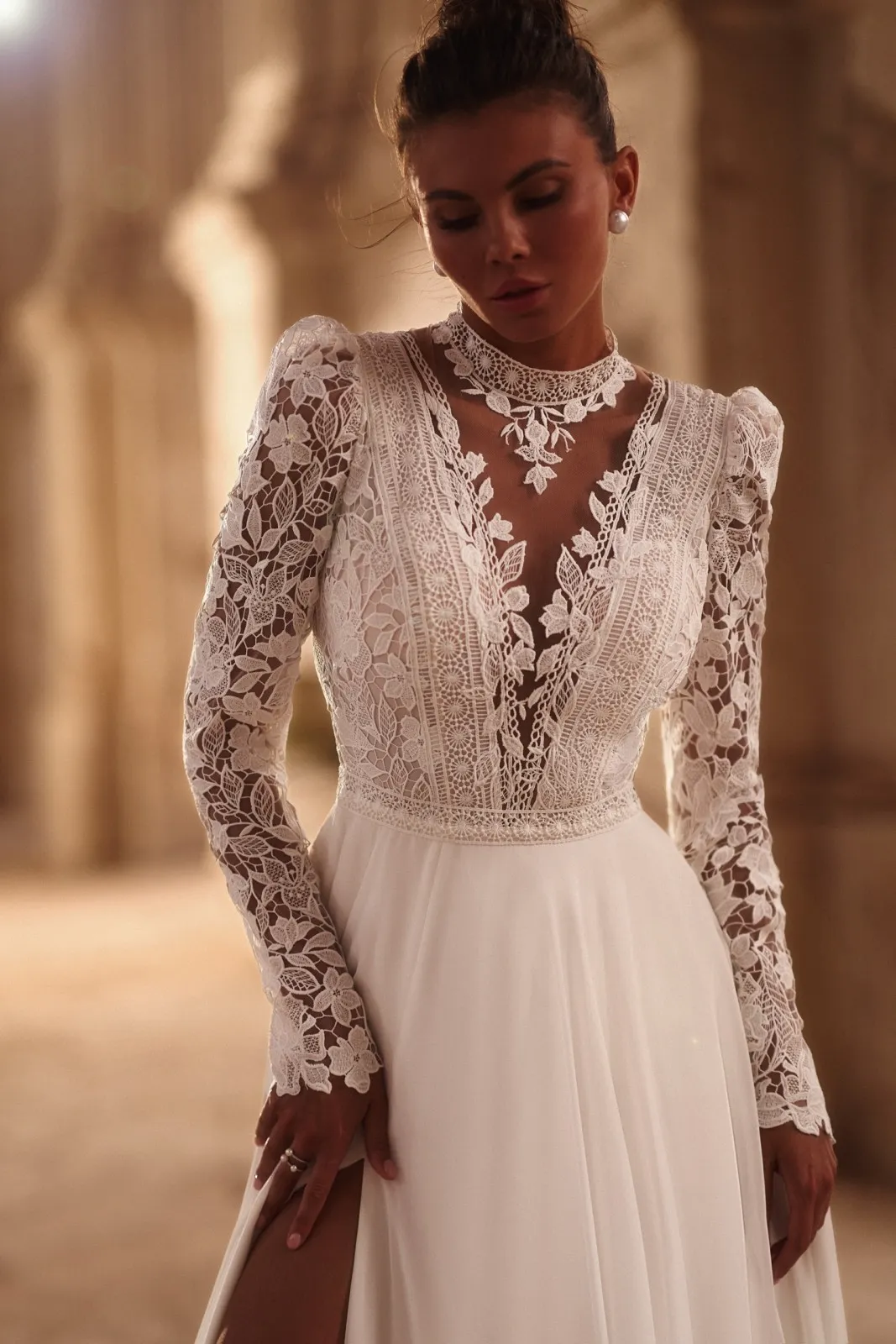 Robe de Mariée Bohème en Dentelle Manches Longues avec Fente – Image 3
