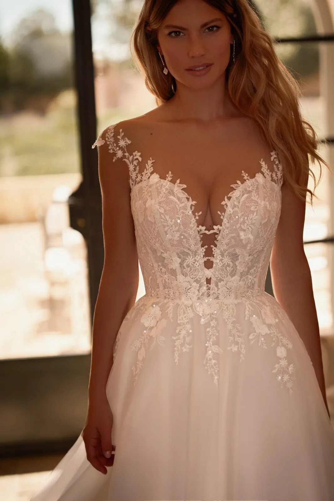 Robe de Mariée Forme A en Tulle Manches Courtes – Image 4