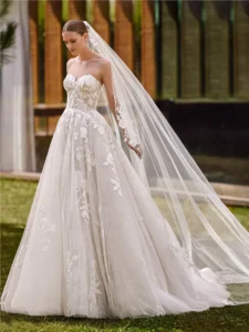 Robe de Mariée Princesse en Dentelle Fleurie