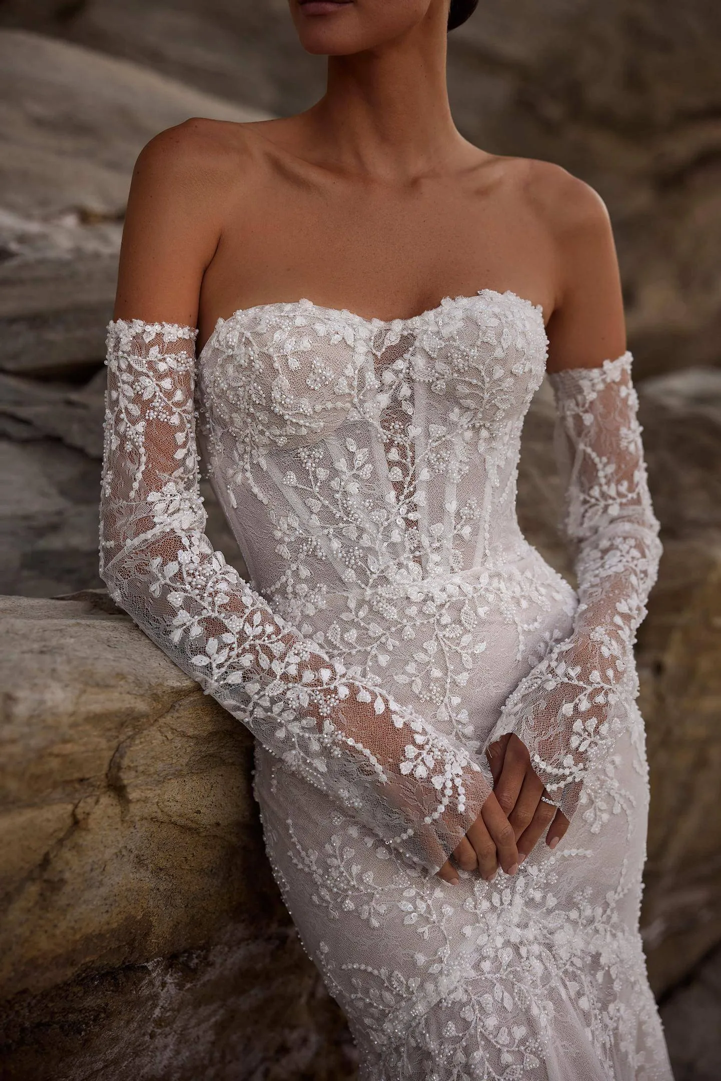 Robe de Mariée Sirène avec Traine et Manches en Dentelle Amovibles – Image 3