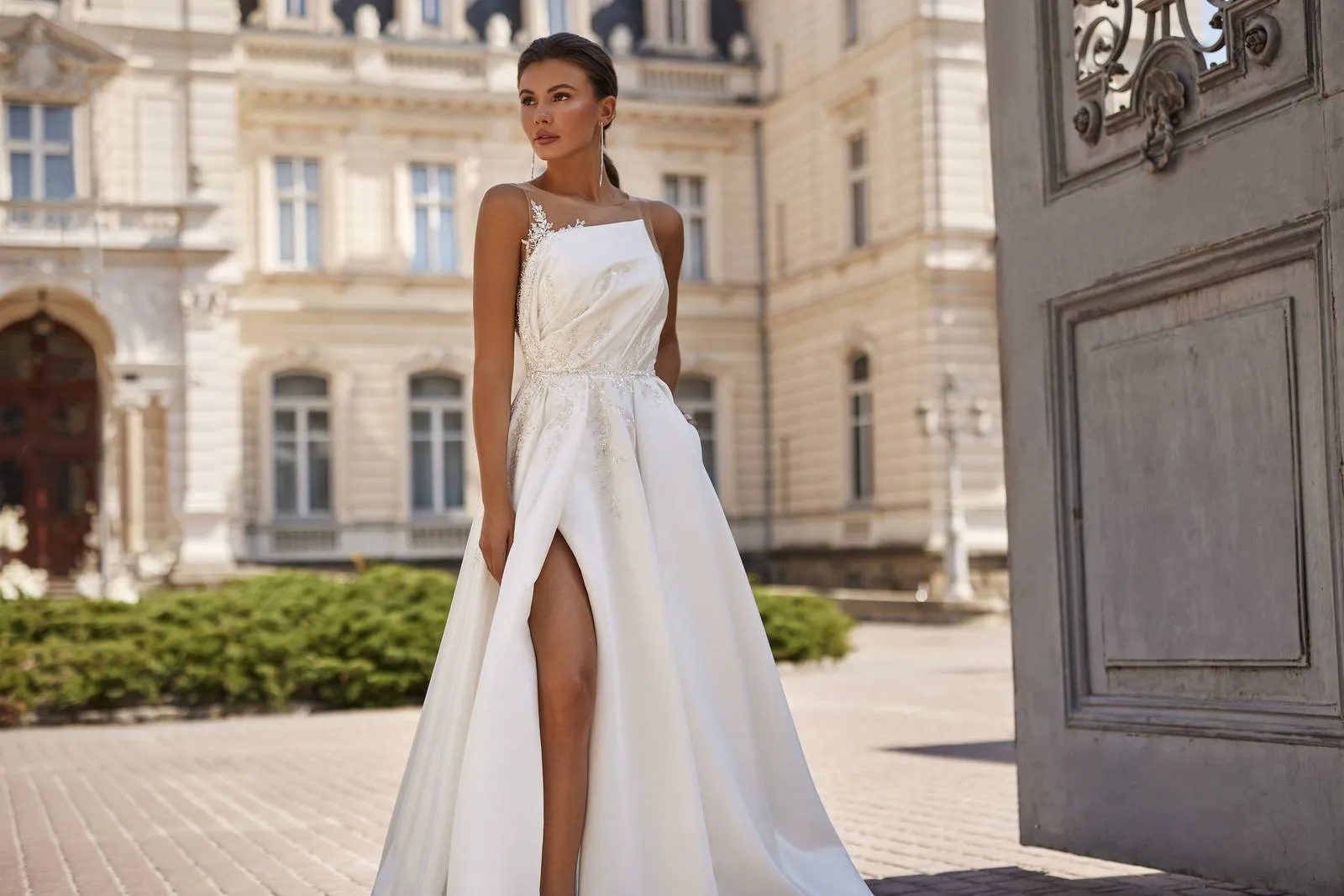 Robe de Mariée Tissu Mikado Orné de Perles Scintillantes – Image 3
