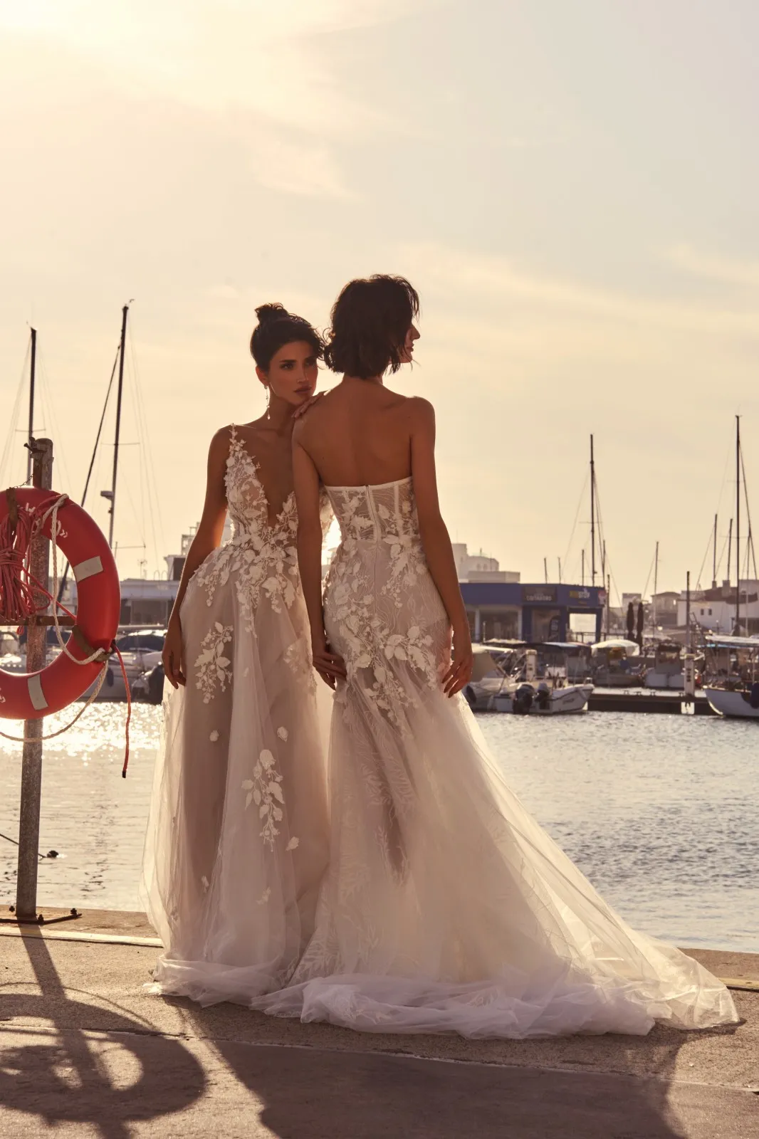 Robe de Mariée Trapèze Fleurs 3D Décolleté – Image 3