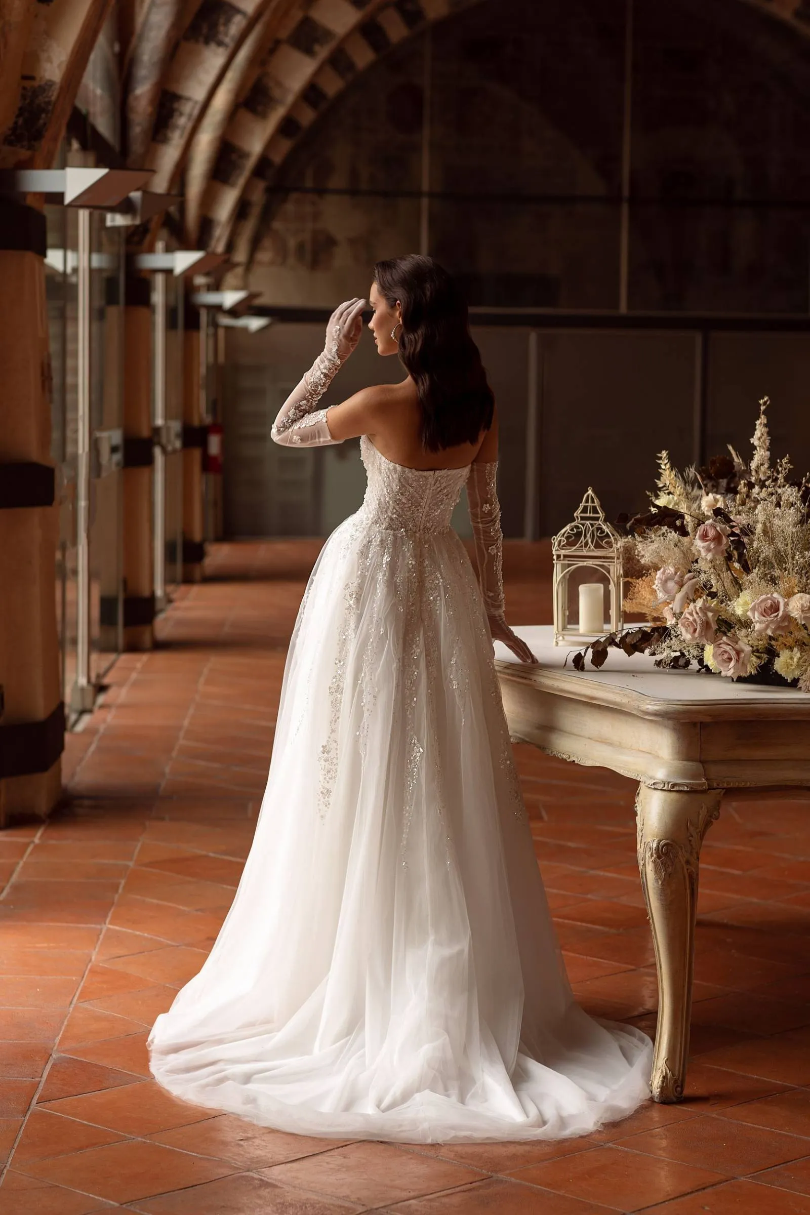 Robe de Mariée Trapèze avec Bustier Orné de Sequins – Image 2
