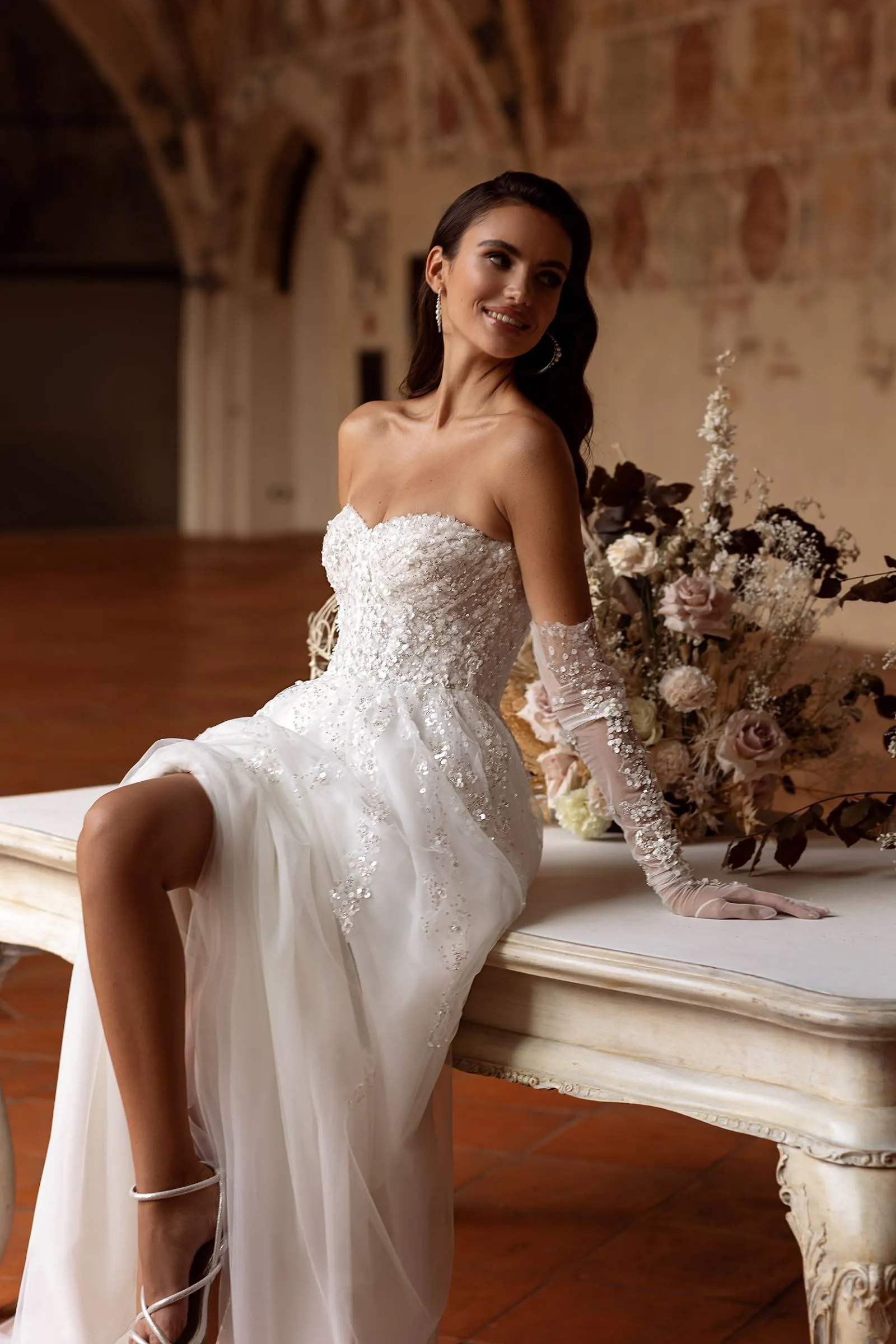 Robe de Mariée Trapèze avec Bustier Orné de Sequins – Image 3