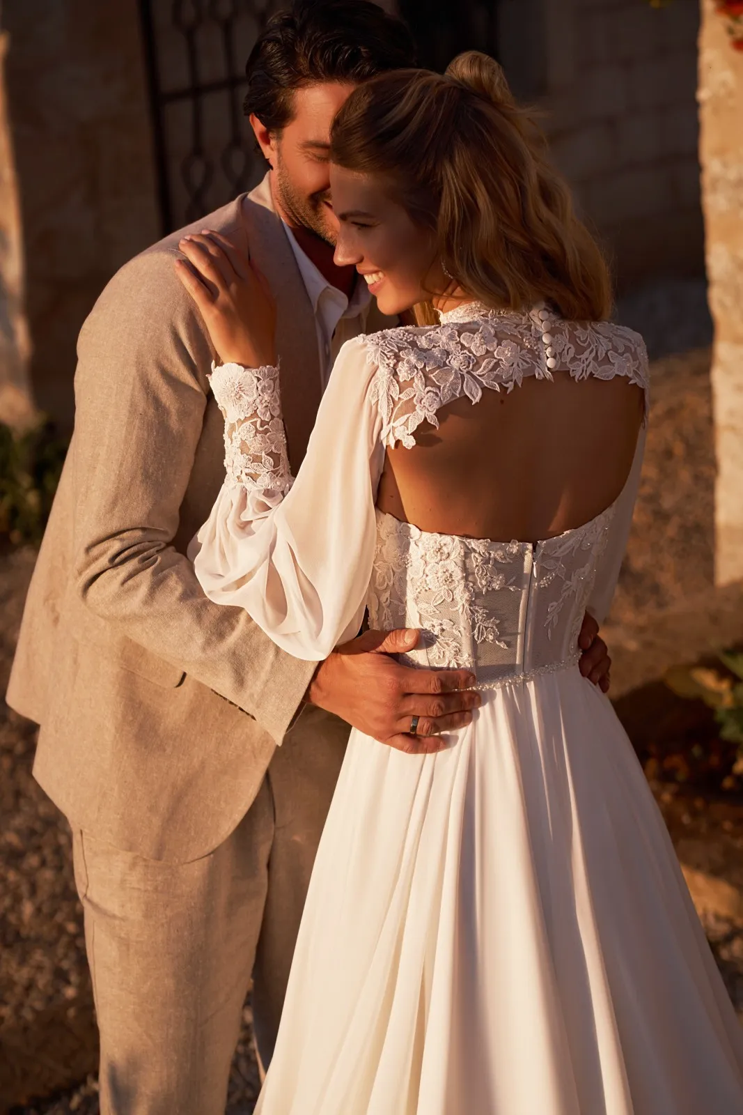 Robe de mariée bohème avec bustier en dentelle – Image 7