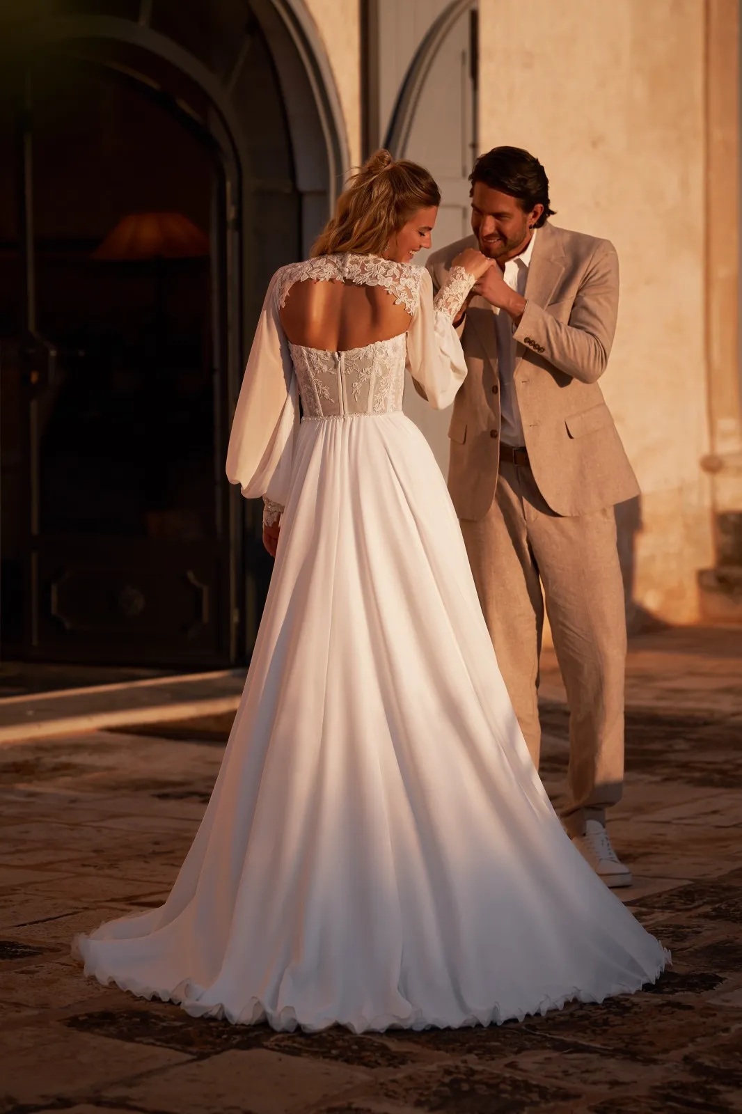Robe de mariée bohème avec bustier en dentelle – Image 2