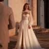 Robe de mariée bohème avec bustier en dentelle
