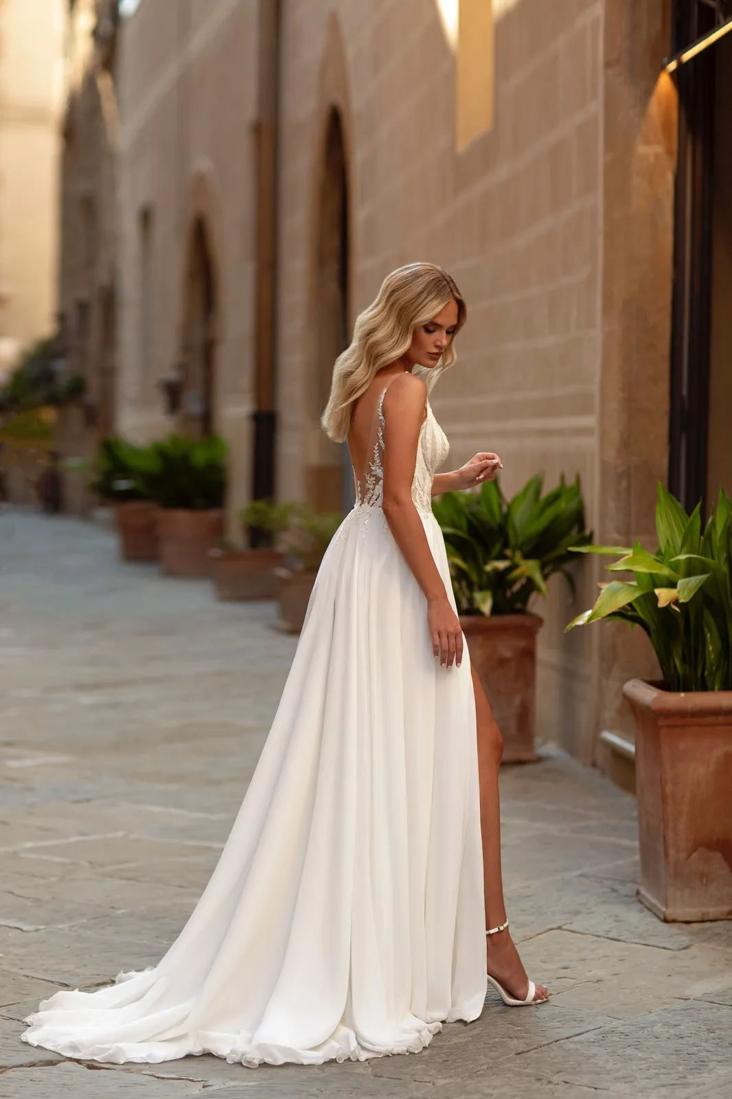 Robe de Mariée Bohème avec Fente sur la Jambe – Image 3