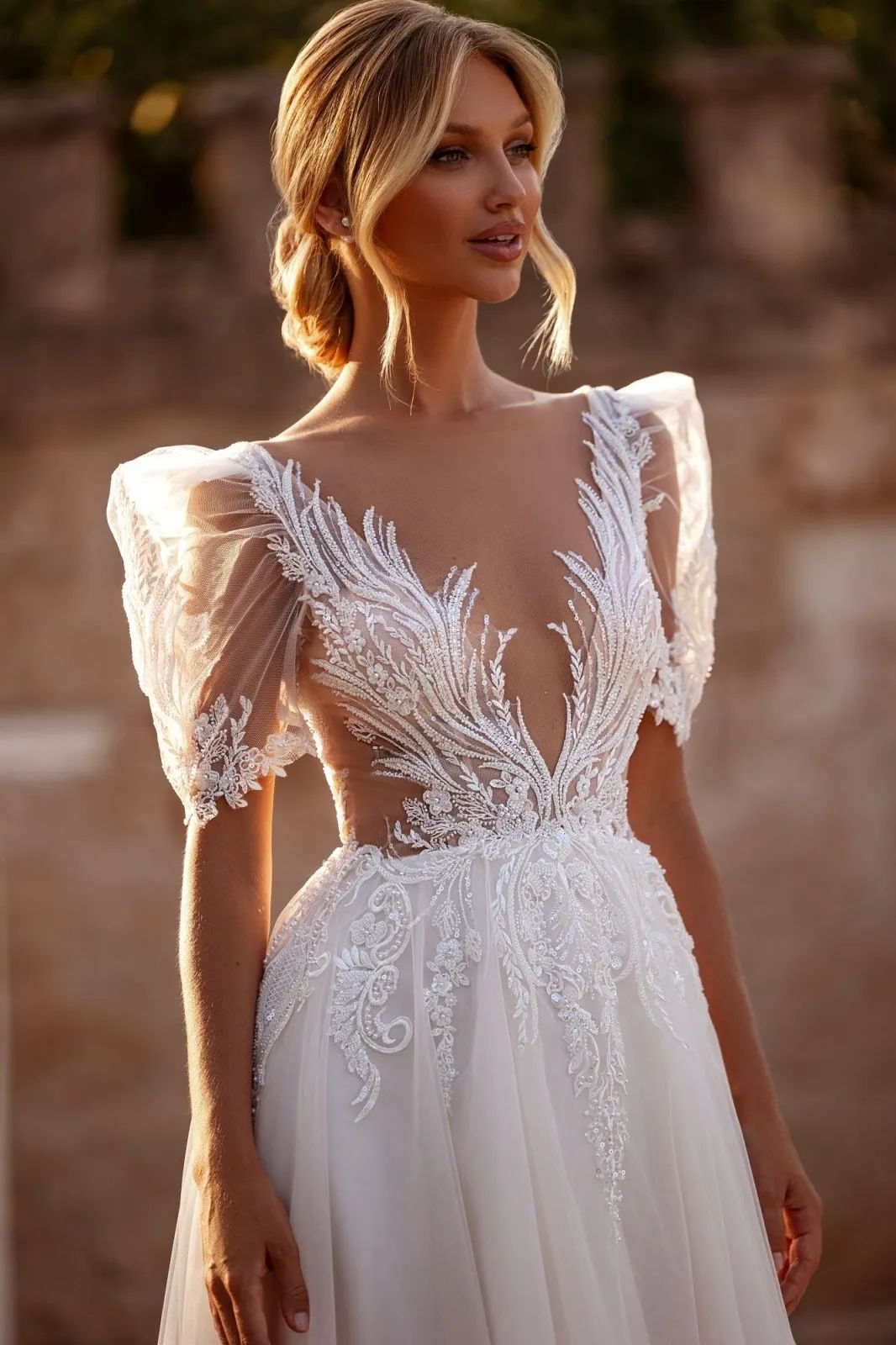 Robe de Mariée Manches avec épaulettes et Dentelles Scintillantes – Image 5