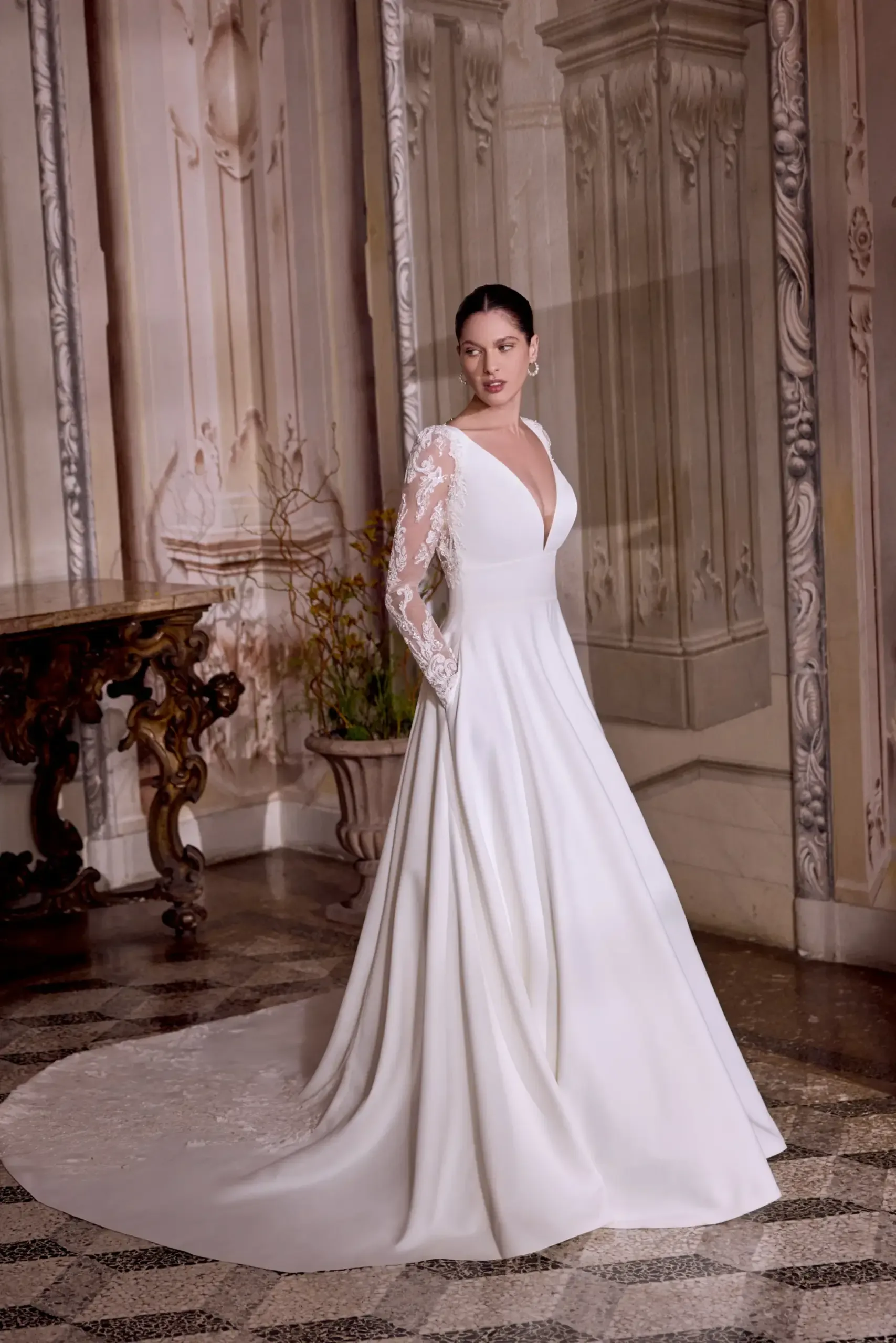 Robe A-line en Satin avec Décolleté Plongeant