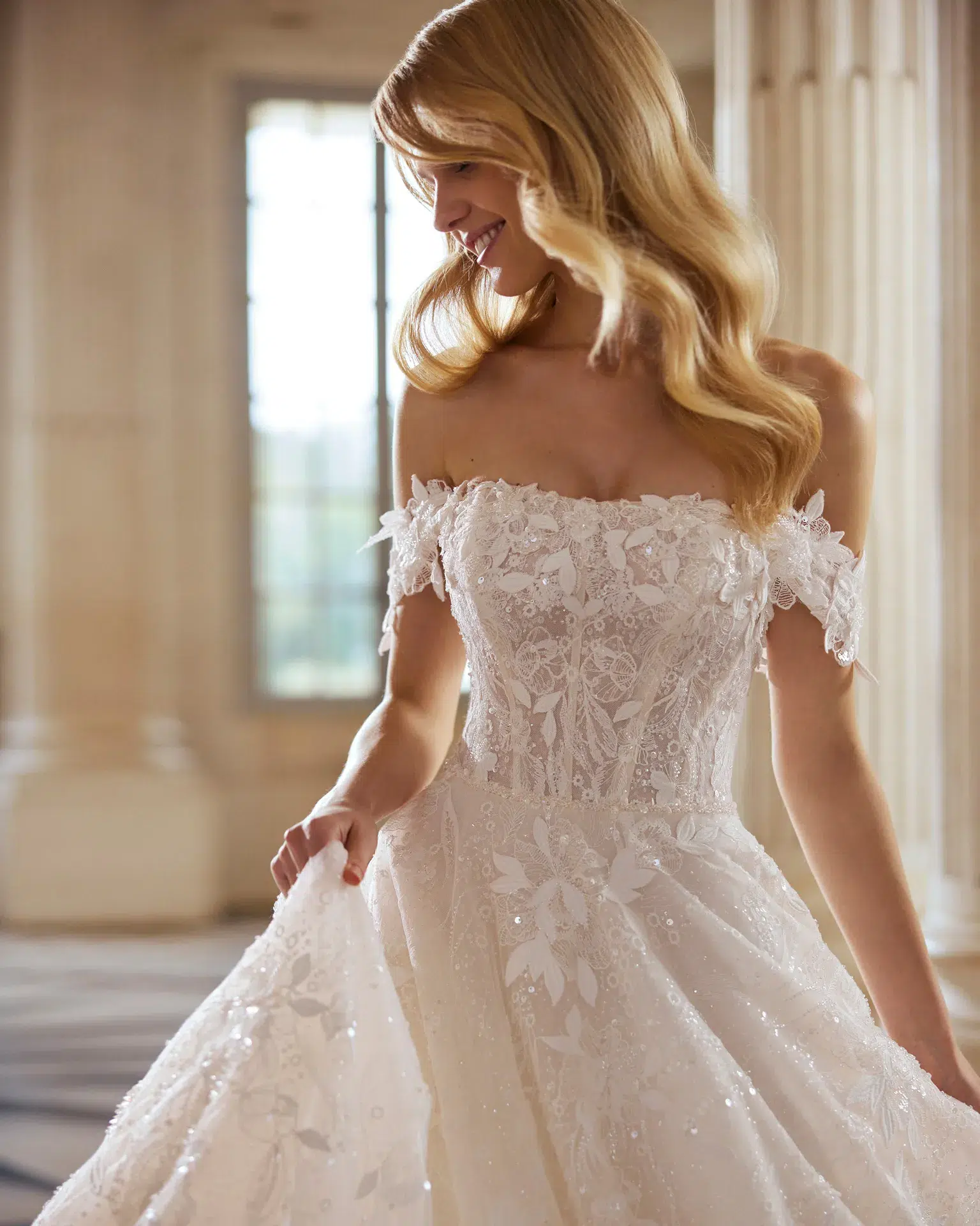 Robe de Mariée A-line avec Corsage en Dentelle et Pierreries – Image 2