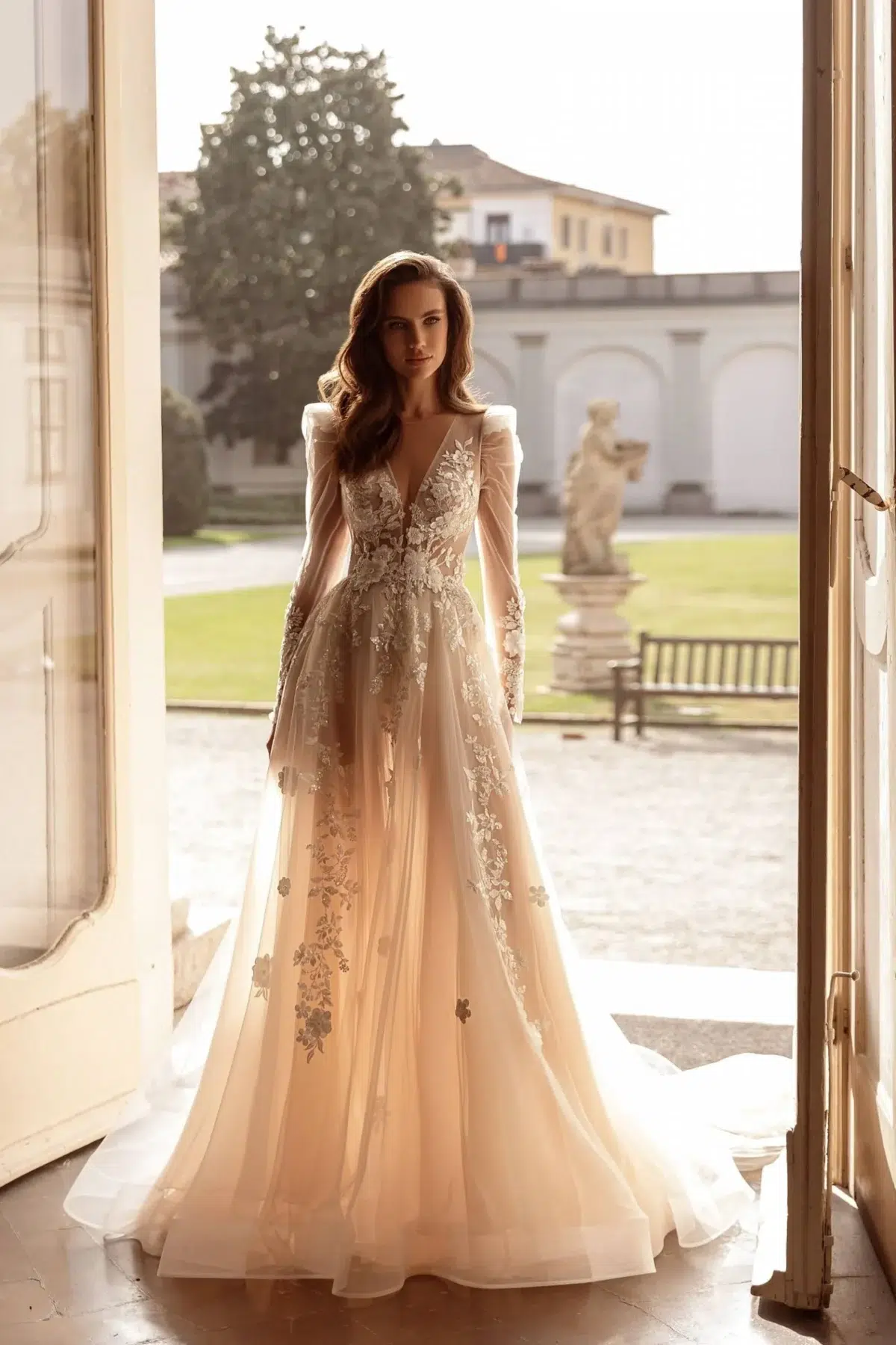 Robe de Mariée Bohème Agrémentées Dentelle Florale et de Fleurs 3D