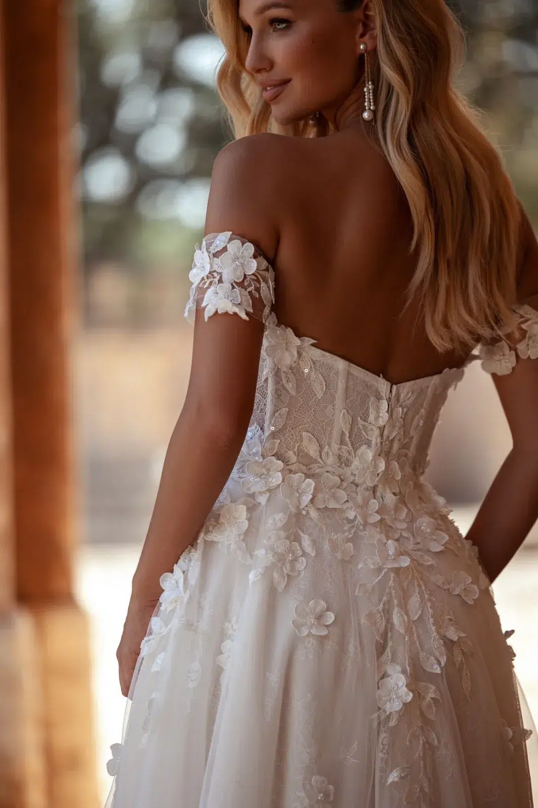Robe de Mariée Bustier avec Fleurs 3D – Image 6