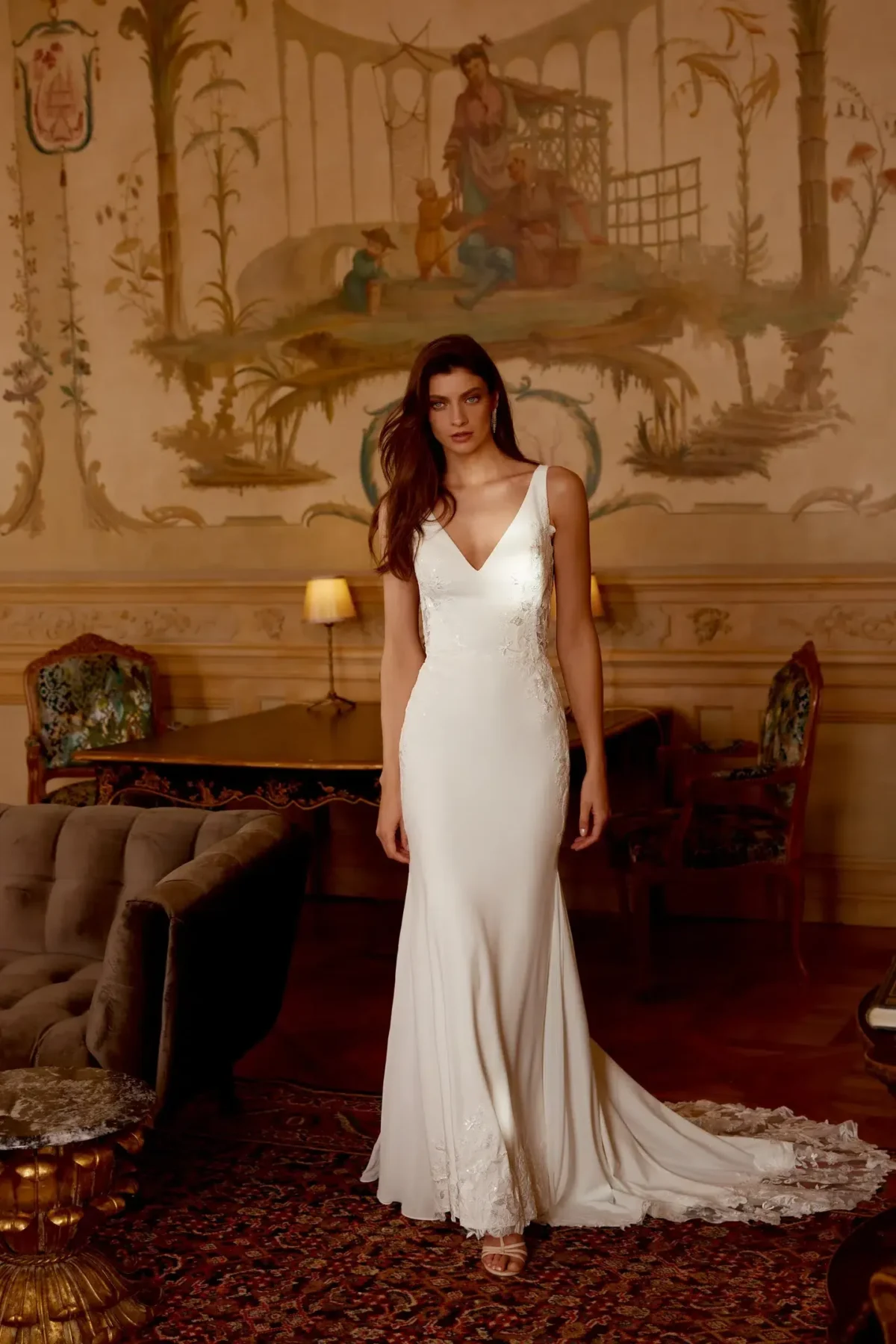 Robe de Mariée Coupe Fourreau en Crêpe