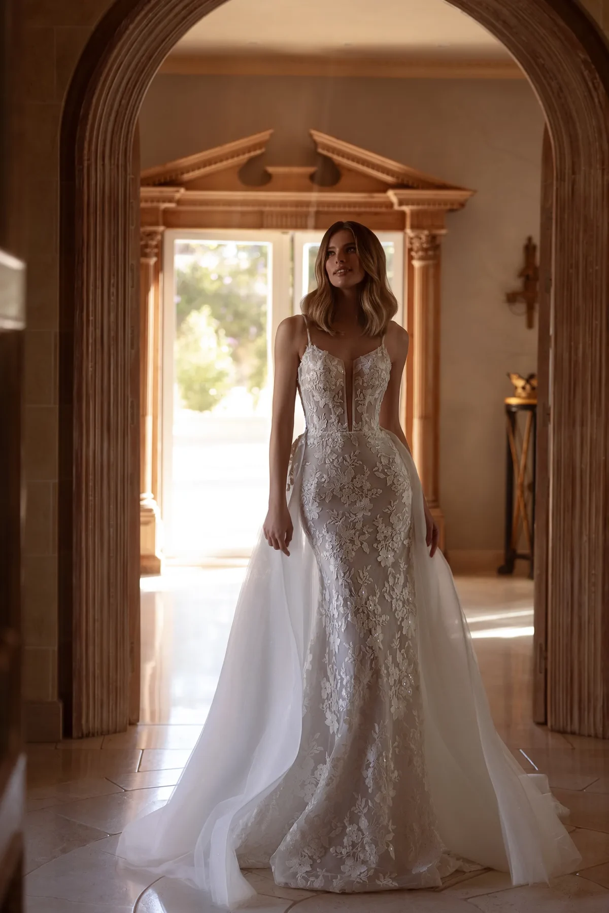 Robe de Mariée Décolleté Plongeant en Illusion