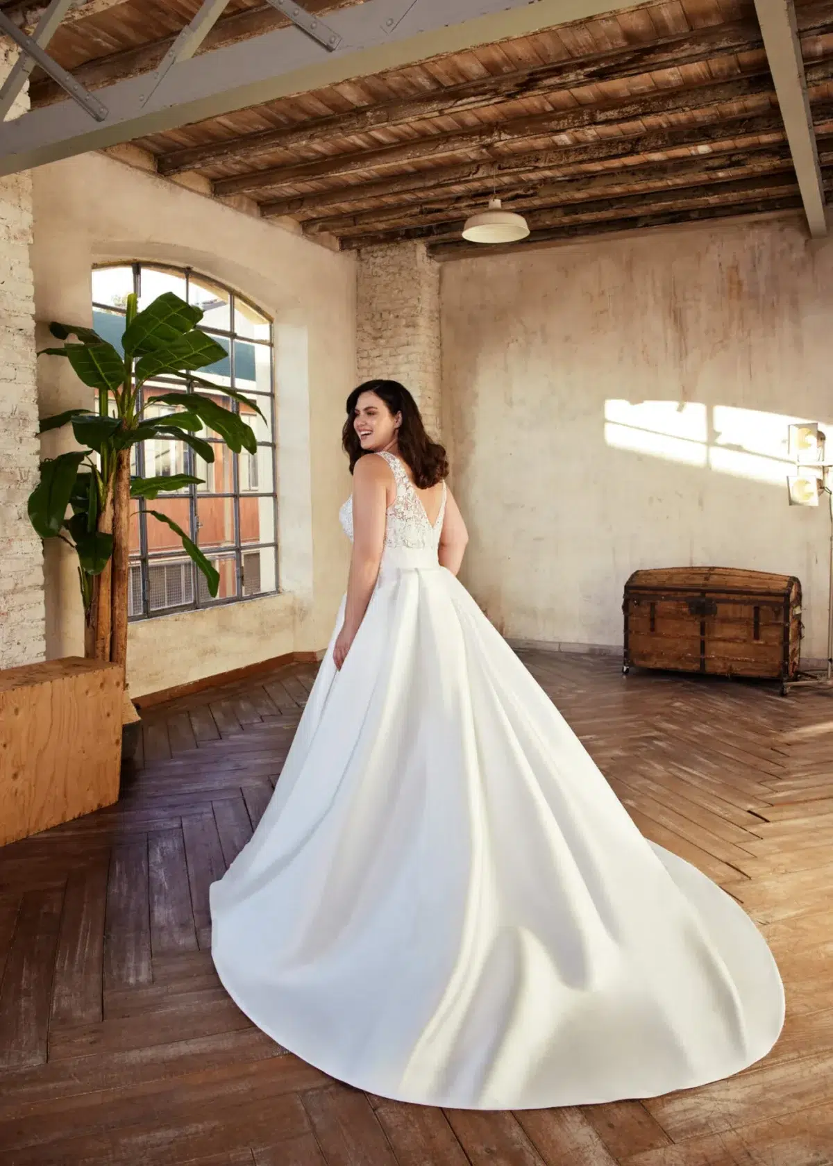 Alternative view of Robe de Mariée Mikado élégante et Structurée