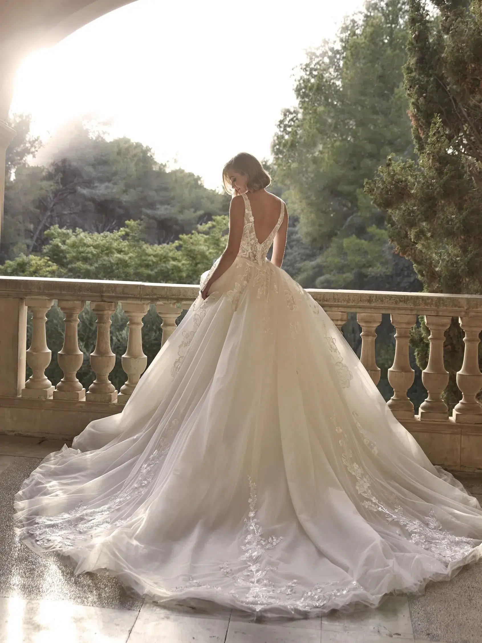 Robe de Mariée Princesse Dentelle avec Décolleté en V – Image 2