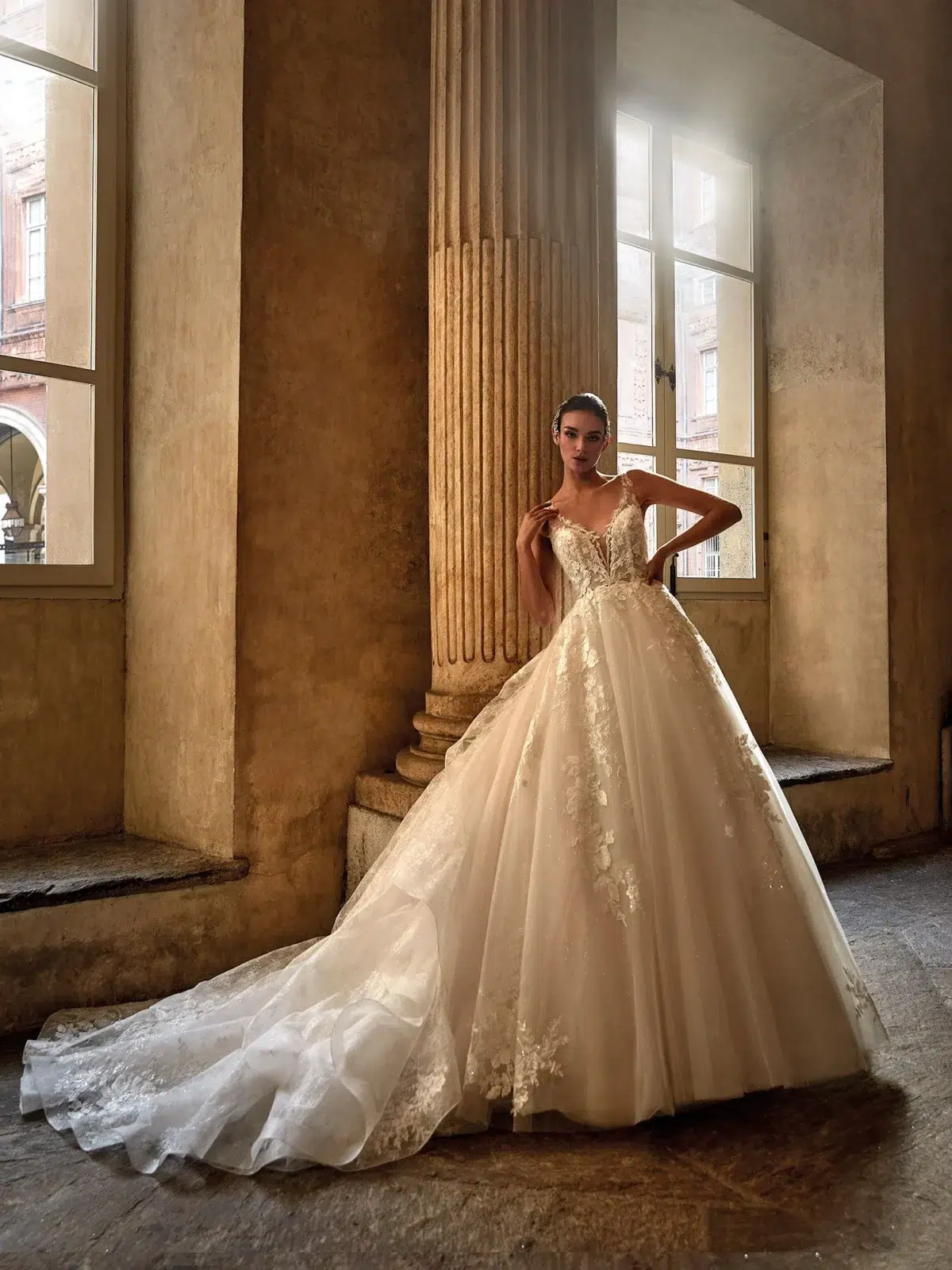 Robe de Mariée Princesse avec un Décolleté en V
