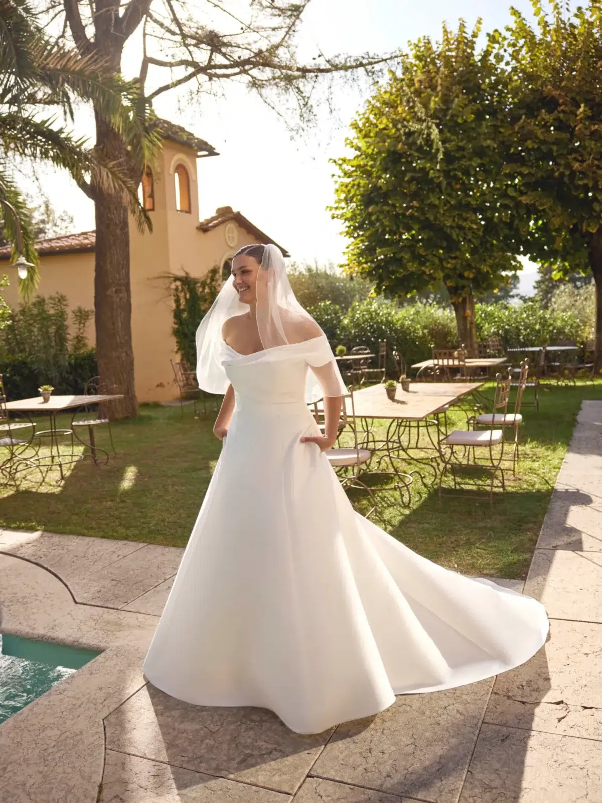 Robe de Mariée Trapèze Moderne avec un Jolie Drapé