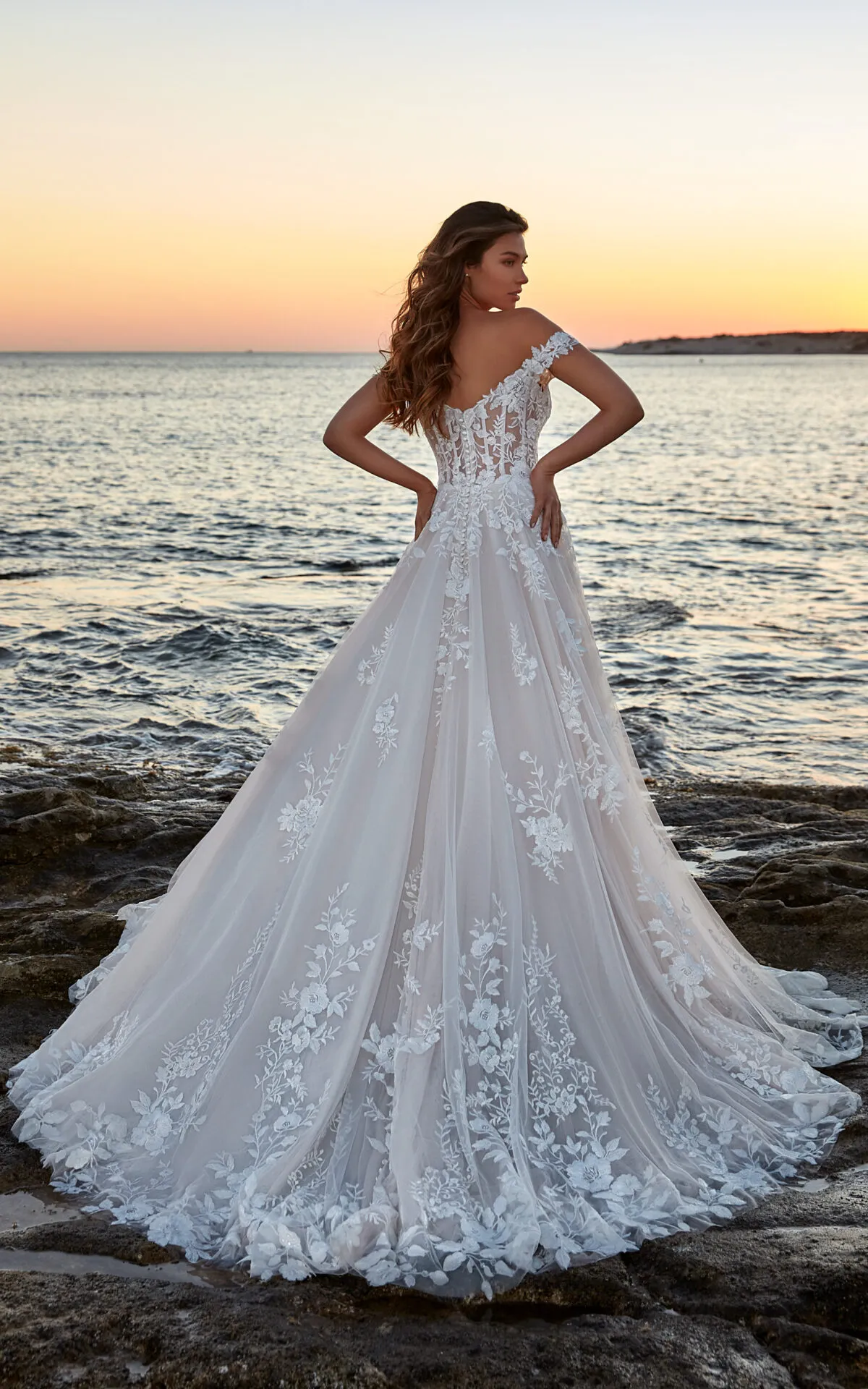 Alternative view of Robe de Mariée Trapèze en Dentelle