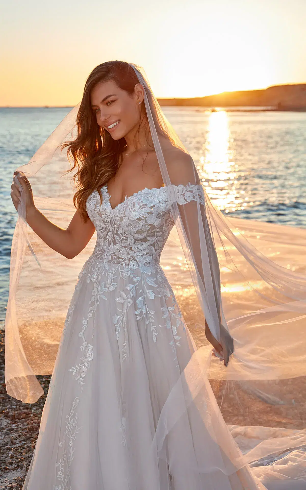 Robe de Mariée Trapèze en Dentelle – Image 3