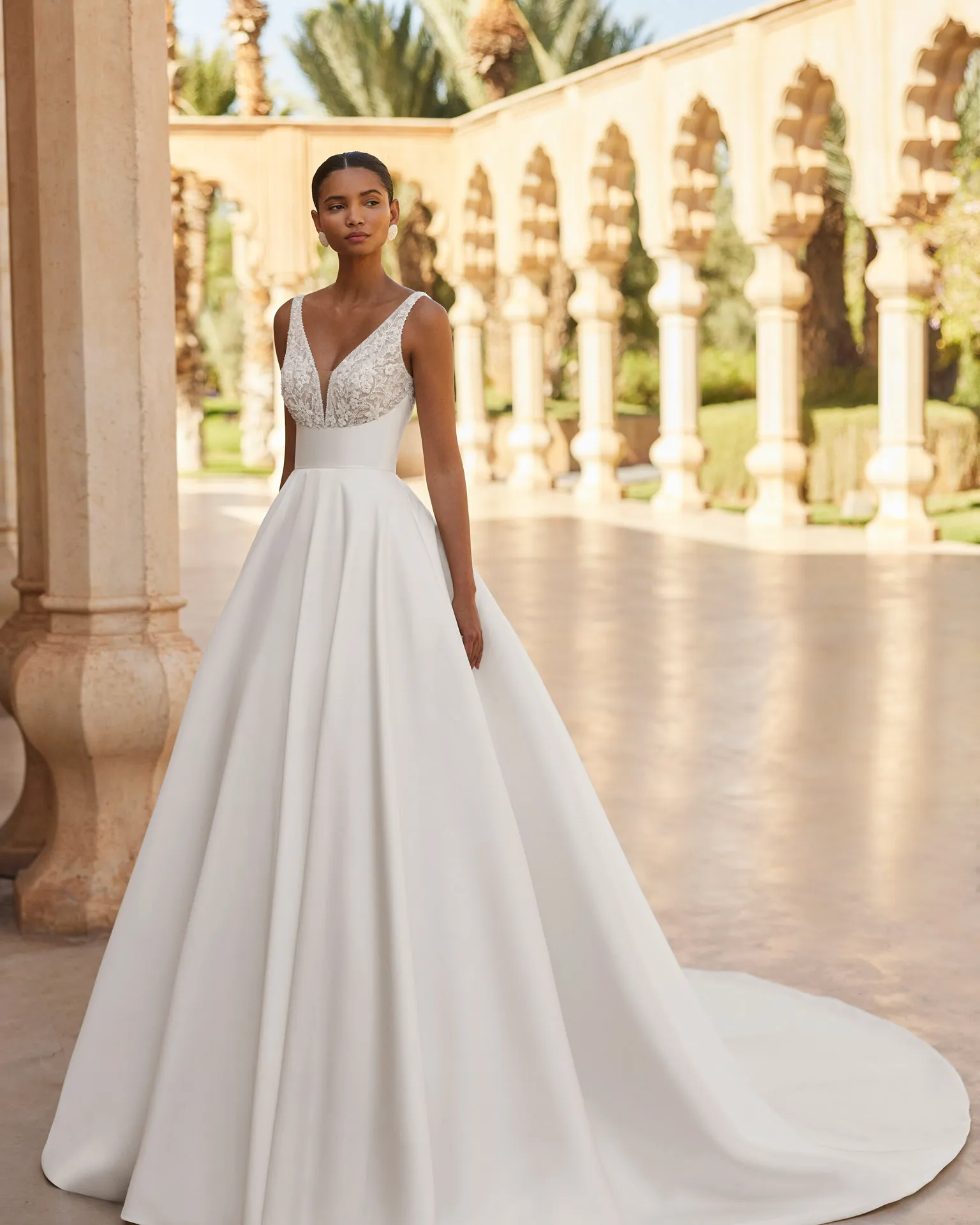 Robe de Mariée Volumineuse en Mikado – Image 3