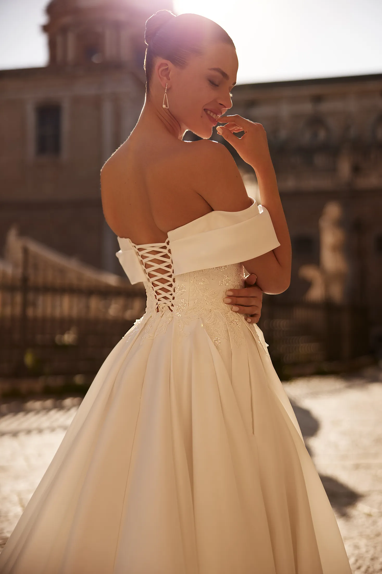 Robe de Mariée avec Appliques de Dentelle à la Ceinture – Image 3