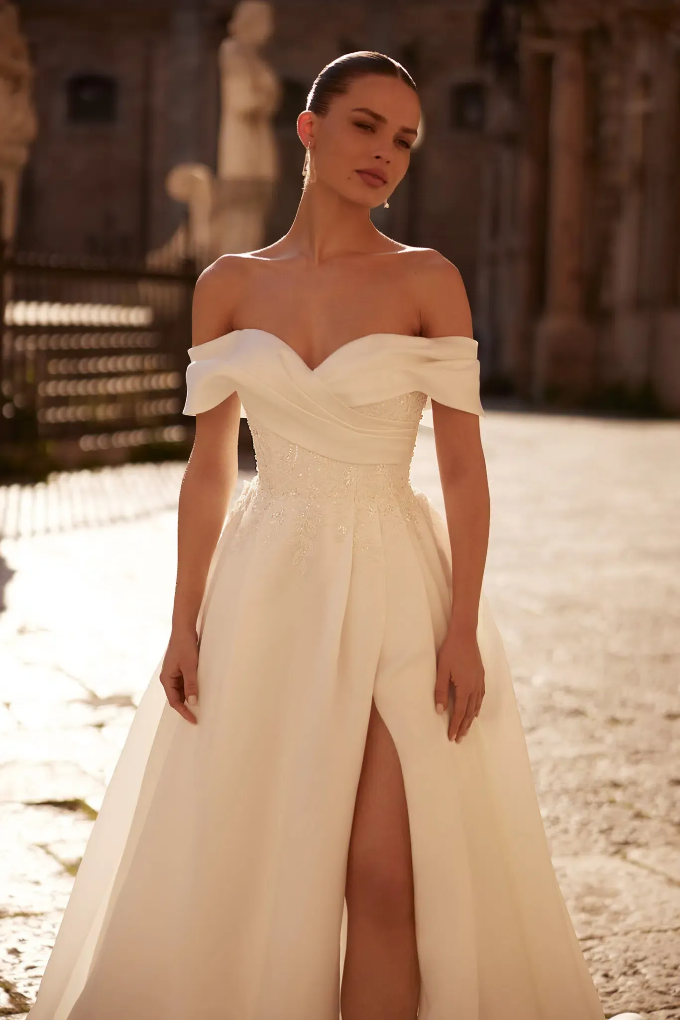 Robe de Mariée avec Appliques de Dentelle à la Ceinture – Image 4