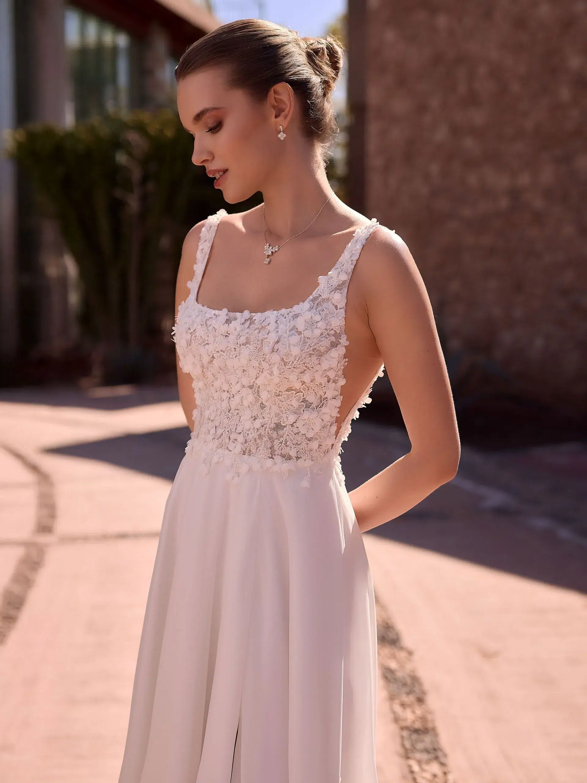 Robe de Mariée avec Décolleté Carré – Image 3