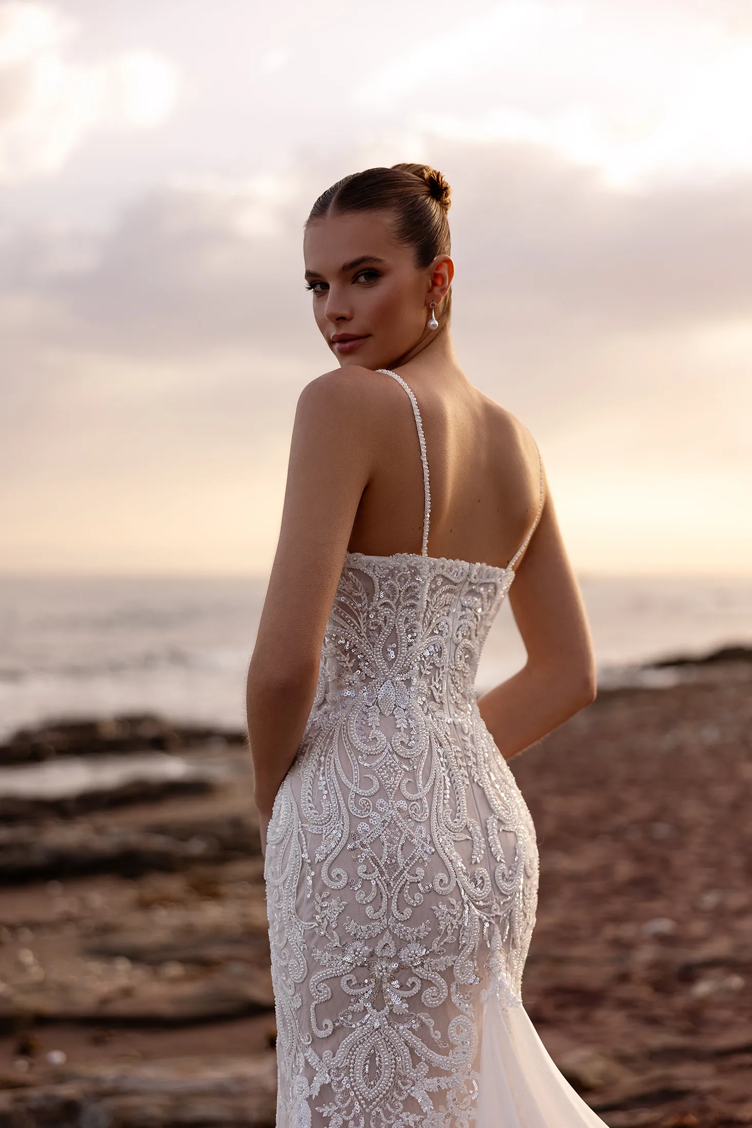 Robe de Mariée en Dentelle Perlée – Image 4