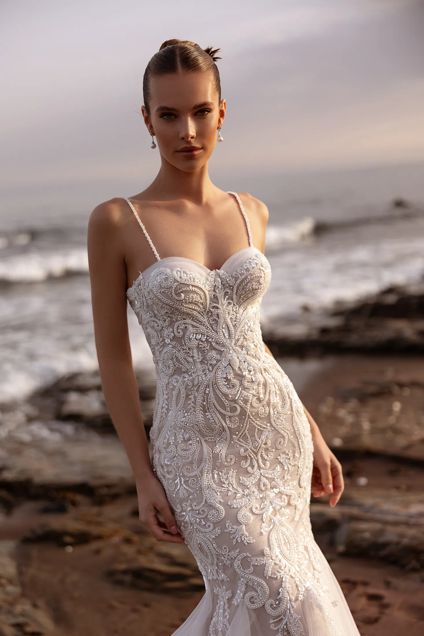 Robe de Mariée en Dentelle Perlée – Image 5