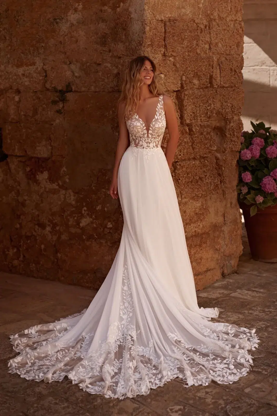 Robe de Mariée en Mousseline avec Haut Décolleté V