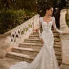 Robe de Mariée réalisée avec des applications de dentelle