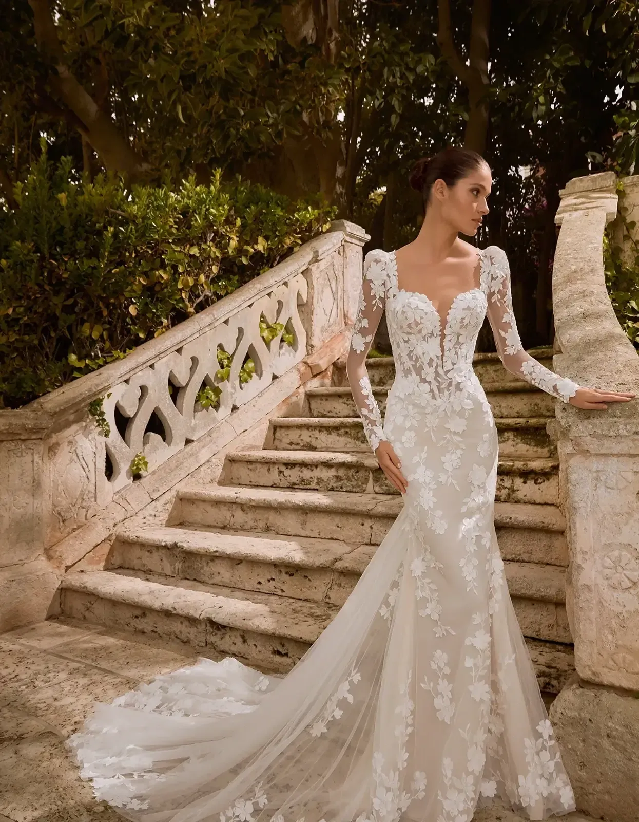 Robe de Mariée réalisée avec des applications de dentelle