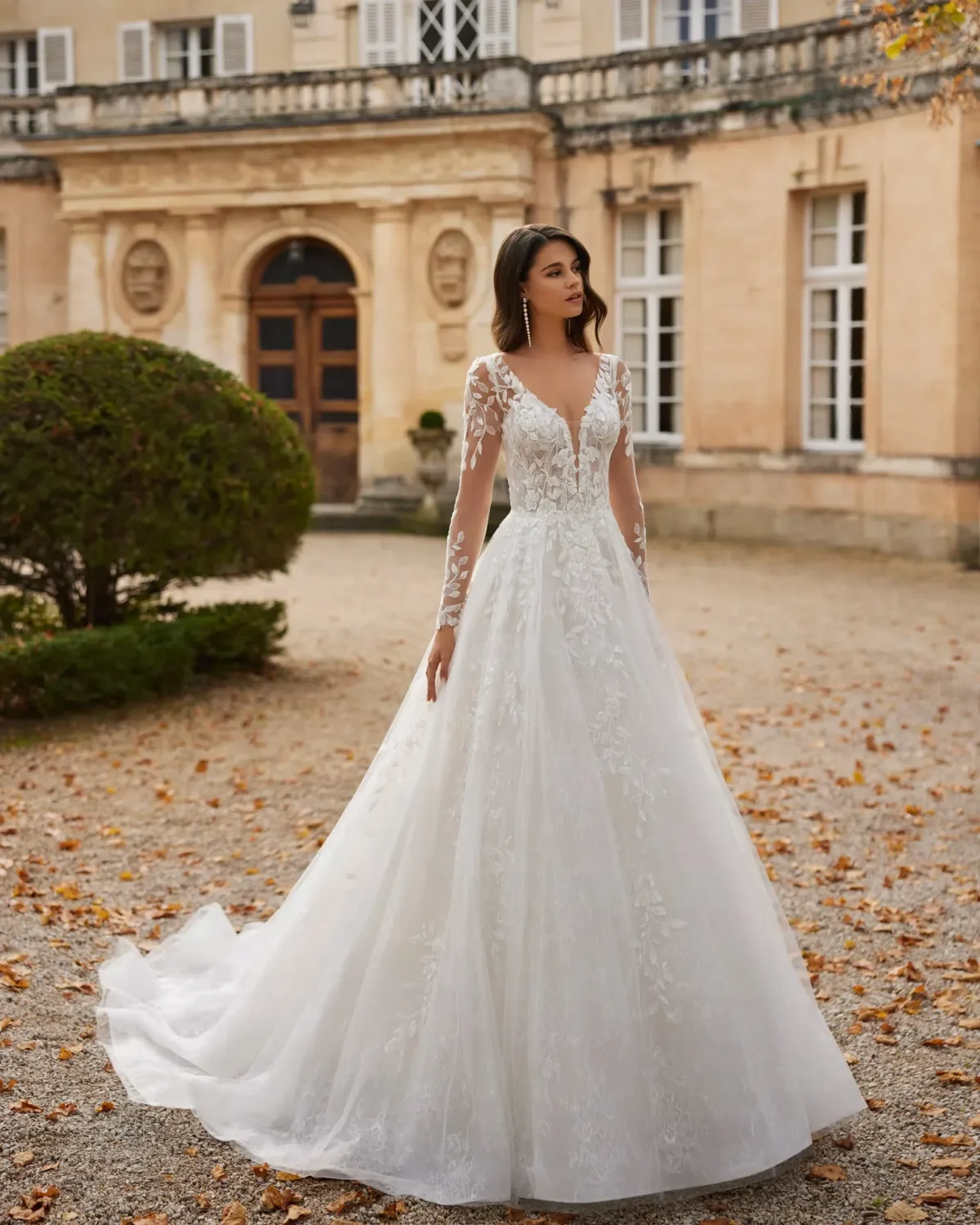 Robe de mariée A-line en Tulle avec Dentelle Fleurie et Décolleté Plongeant