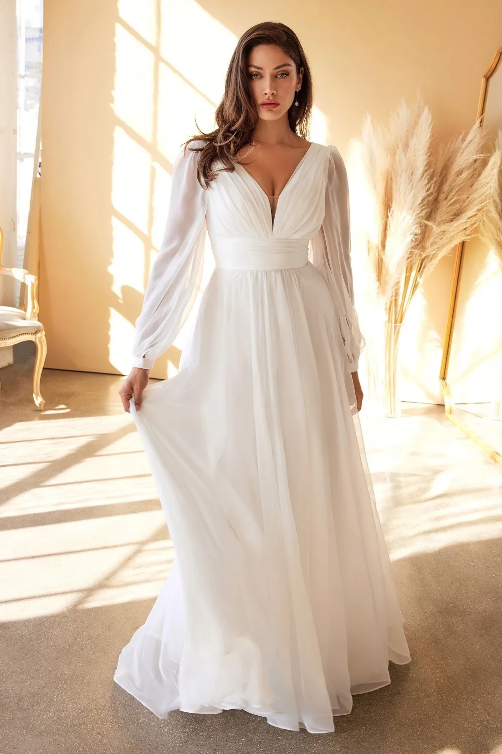 Robe de mariée Civile avec jupe fluide en mousseline – Image 4