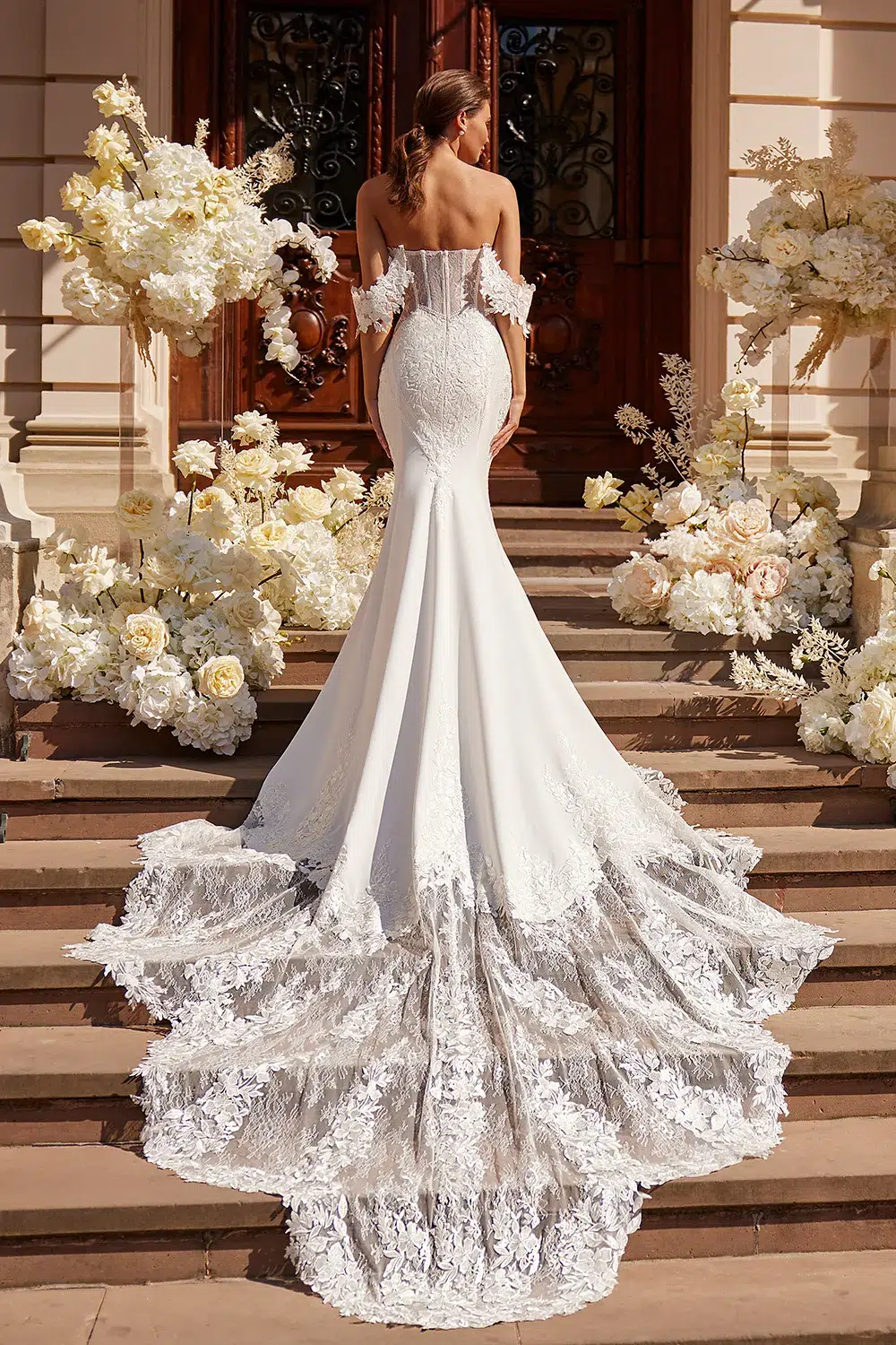 Alternative view of Robe de mariée Princesse longue traine en forme de fleur