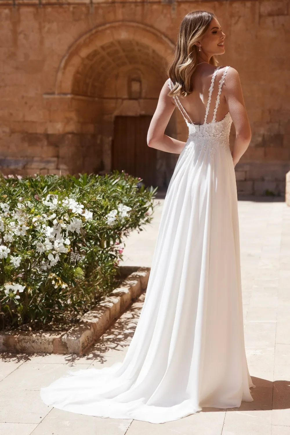 Alternative view of Robe de mariée avec appliques en dentelles 3D